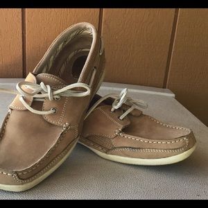 BASS boat shoes BEIGE (9) loafers, like new